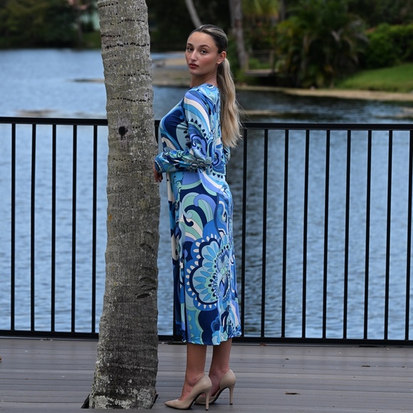 DEVORAH'S SECRET Modest Midi Dress Modern Floral Blue /Regular& Plus sizes - Picture 2 of 7